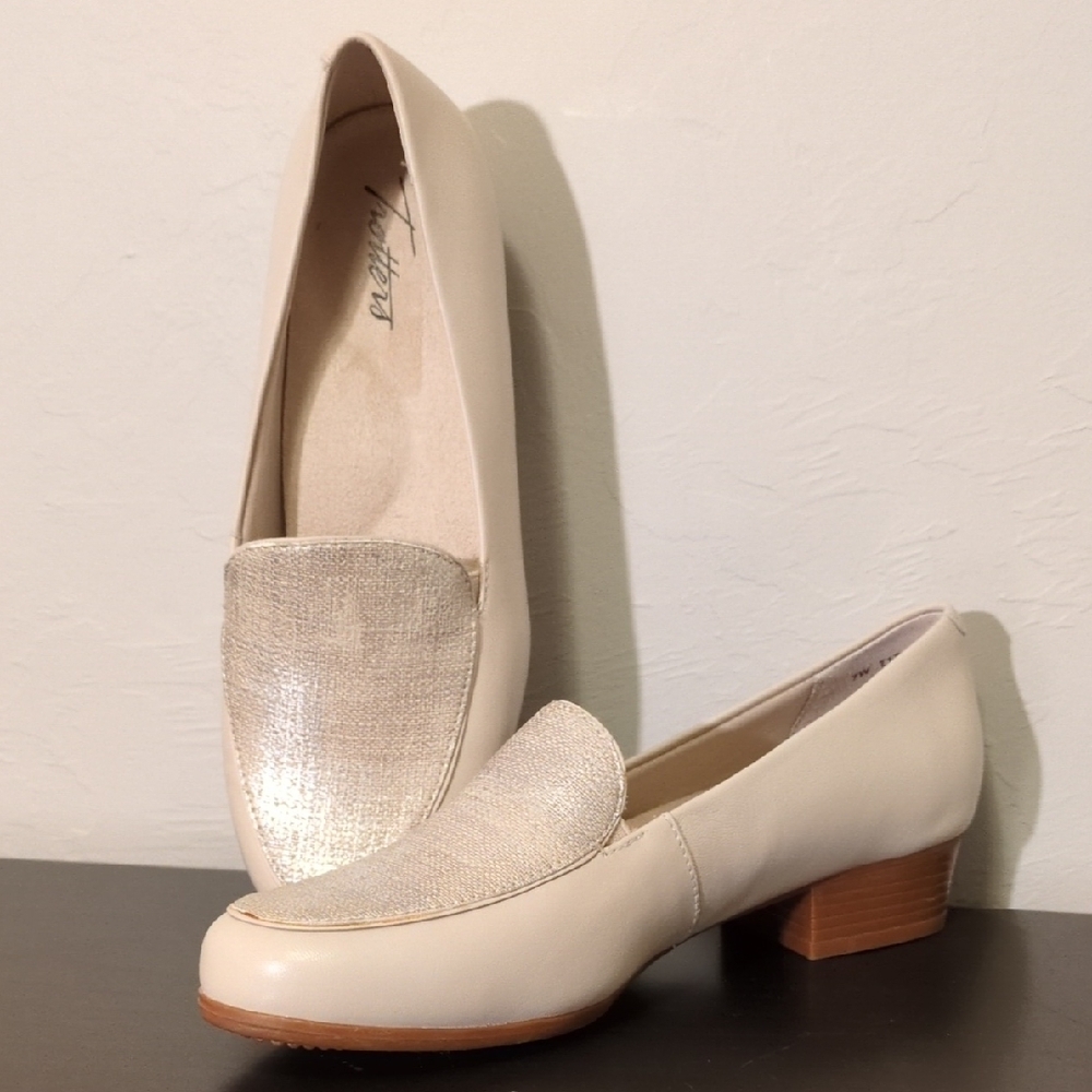 Trotters Cream Loafers-Metallic Top Slip On Flat Special Occasion Vacation Class